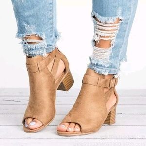 NWOT brown ankle booties, size 6/36